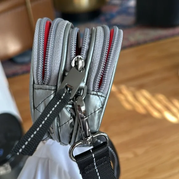 oliver thomas 24 + 7 triple threat crossbody metallic silver - Picture 13 of 16